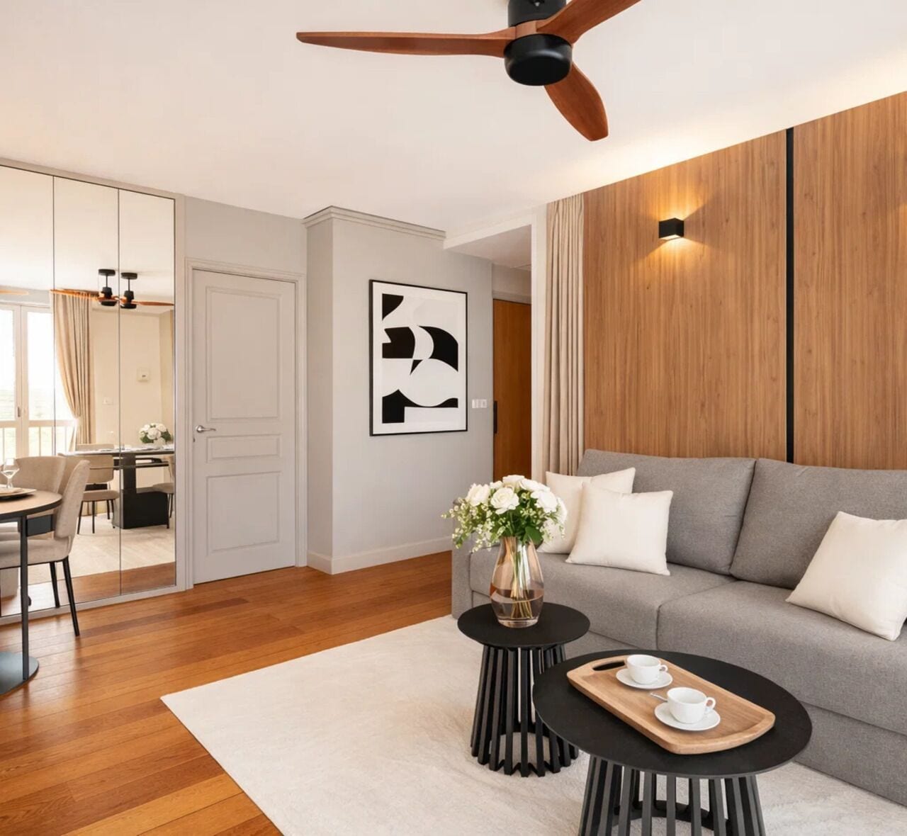 Comfort Studio Suite, Courtyard View | Living area | 80-cm flat-screen TV with digital channels