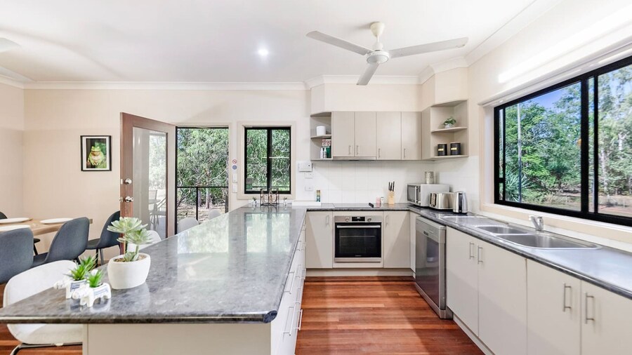 Zen Pandanus Point Pool - Backyard - Balcony