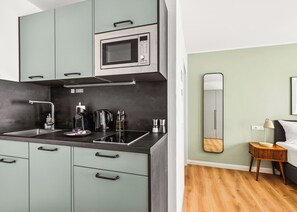 Espresso maker, electric kettle