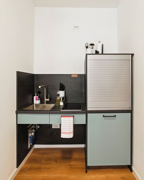 Suite Wheelchair Accessible | Dapur peribadi | Pembancuh kopi espreso, cerek elektrik