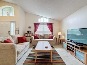 TV, foosball - South Facing Pool Home with Golf Course Views (Haines City)