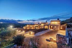 Vista frontal de la propiedad