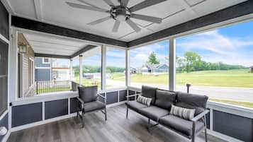 House, 4 Bedrooms | Terrace/patio