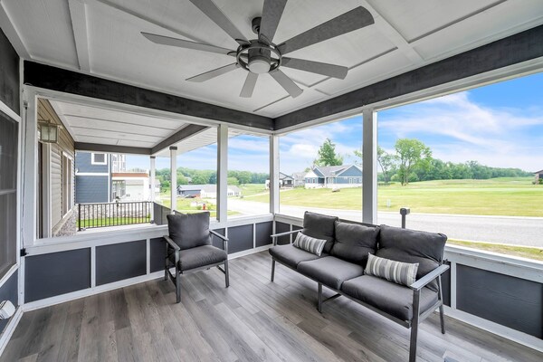 Pet-friendly Getaway With Golf & Private Patio Retreat 4 Bedroom Home - Four Winds Casino South Bend