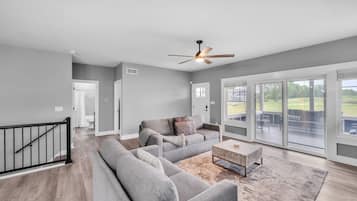 House, 4 Bedrooms | Living area