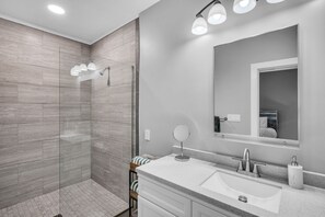 Ferienhaus, 4 Schlafzimmer | Badezimmer | Handtücher, Shampoo