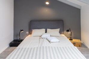 4 habitaciones, tabla de planchar con plancha, wifi y ropa de cama 