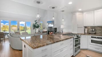 Condo, 2 quartos | Cozinha privada