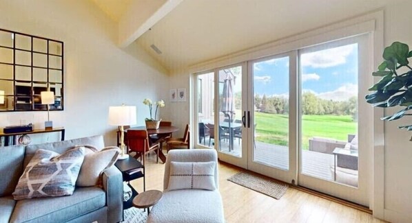 Appart'hôtel, 2 chambres | Coin séjour