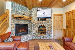 Condo, 3 Bedrooms | Living area