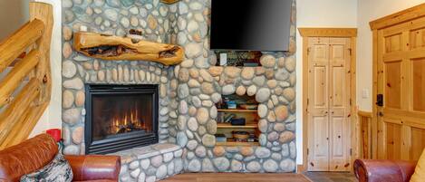 Condo, 3 Bedrooms | Living area