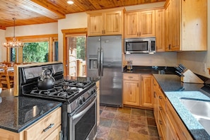 Appart'hôtel, 3 chambres | Cuisine privée | Réfrigérateur, cafetière/bouilloire, grille-pain