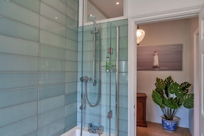 Shower, hair dryer, towels