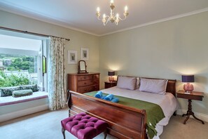 4 bedrooms, iron/ironing board, free WiFi, bed sheets - Hillside House (Kingsand)