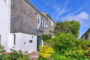 Exterior - Hillside House (Kingsand)