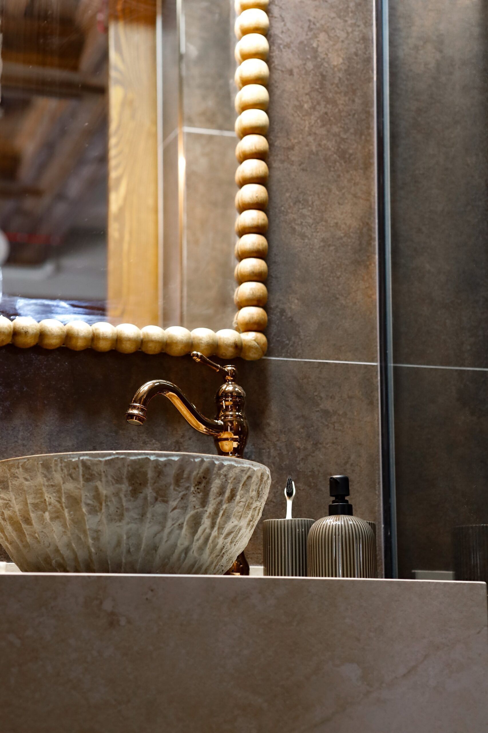 Habitación doble Deluxe | Baño | Amenidades de baño gratuitas, secadora de cabello, toallas, jabón 