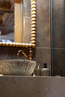 Quarto casal luxo | Banheiro | Produtos de toalete grátis, secador de cabelo (mediante solicitação)