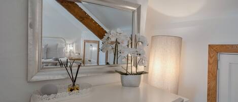 3 makuuhuonetta, silitysrauta/-lauta, ilmainen Wi-Fi, vuodevaatteet