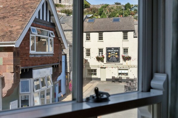 المنشأة من الداخل