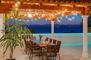 Outdoor dining - Seaview Villa MaToLi with a heated 50 sqm pool and 4 bedrooms, close to the town Split (10km) (Podstrana)