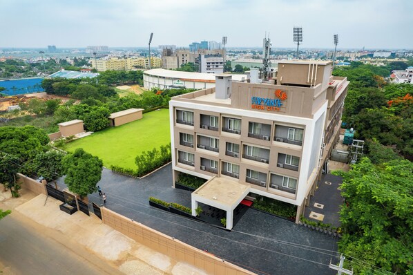 Vista frontal de la propiedad