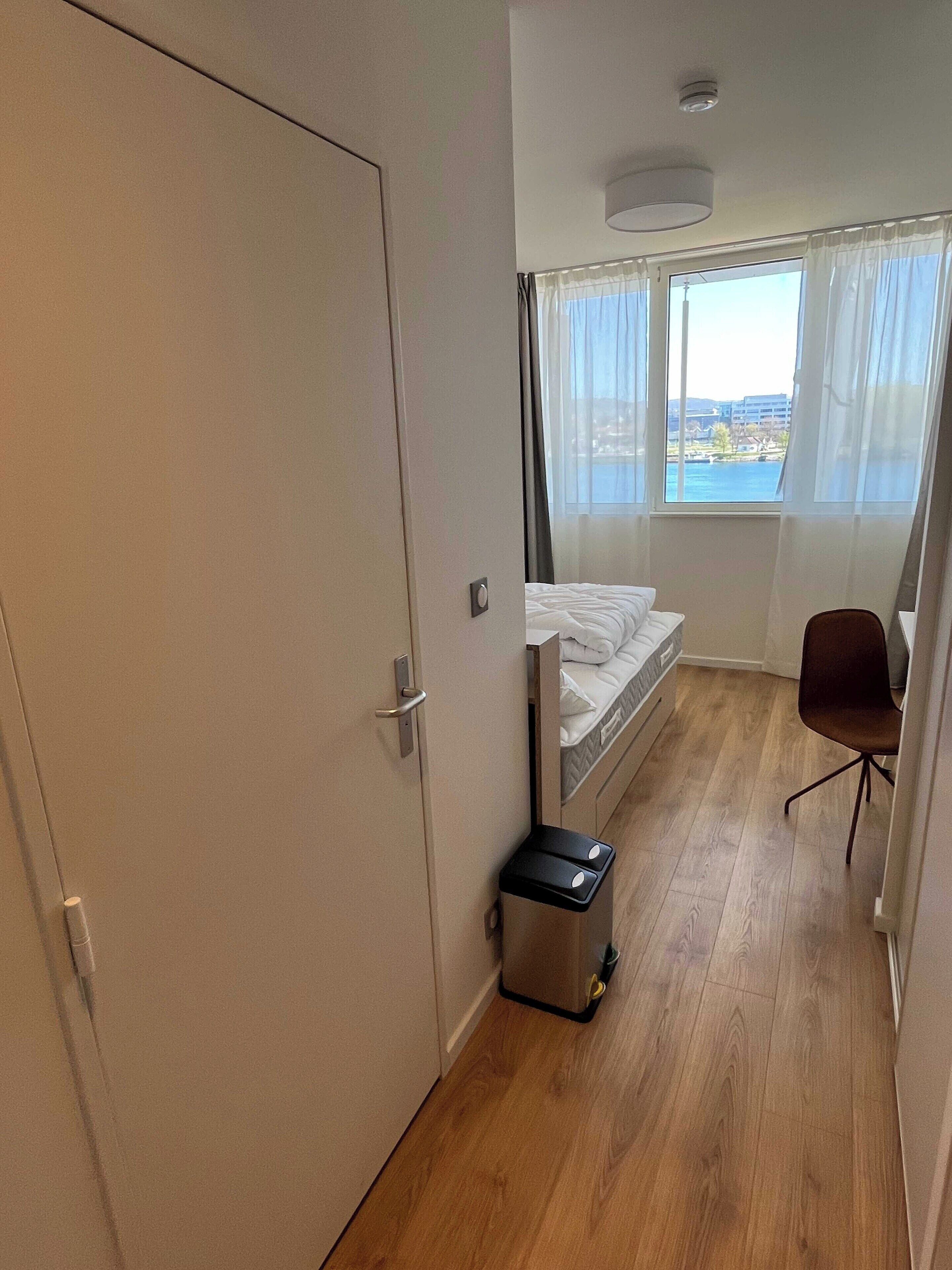 1 bedroom, laptop workspace, iron/ironing board, bed sheets