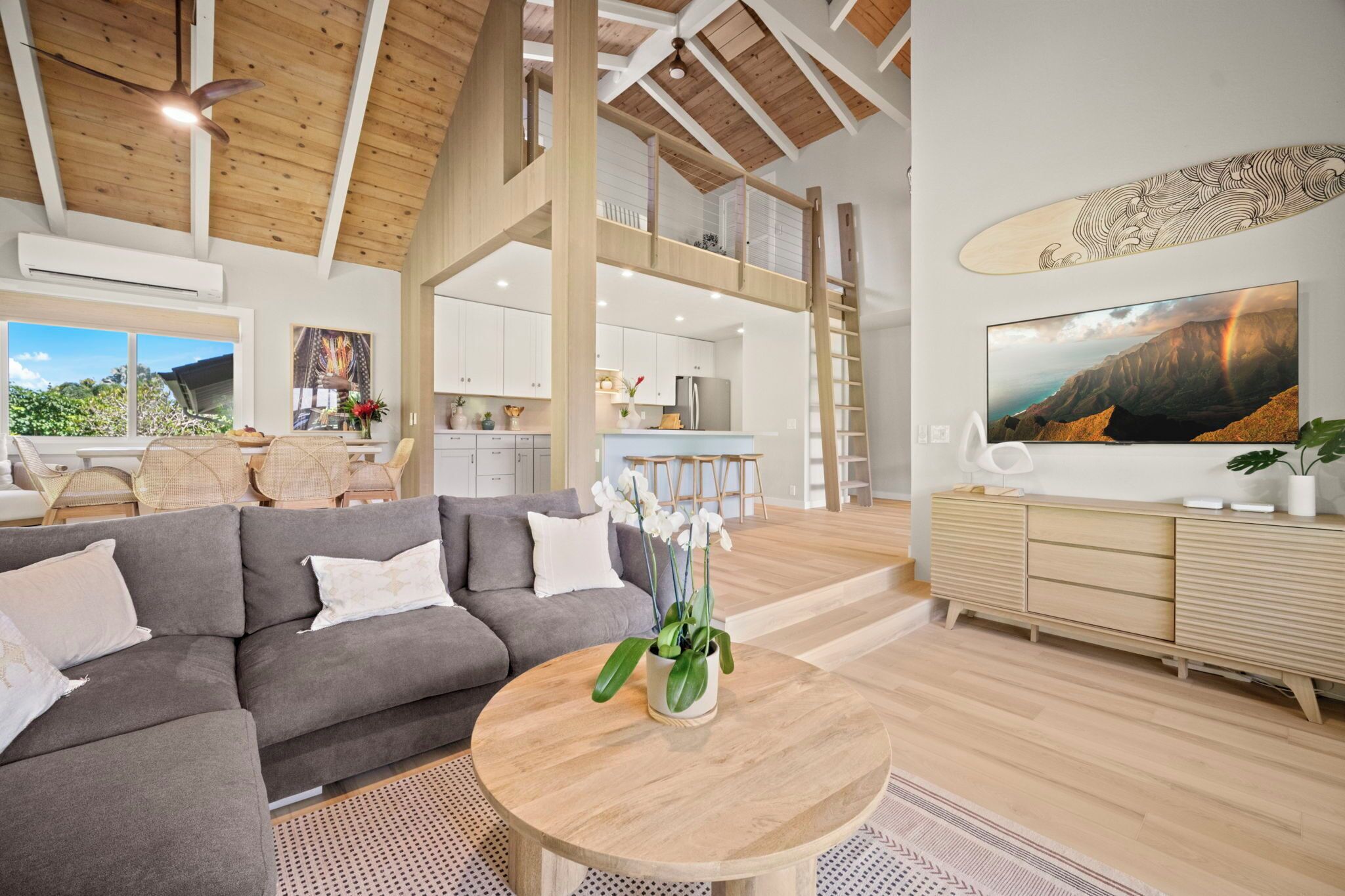 Smart-tv, boeken en een stereo