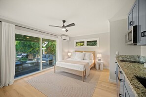 Tabla de planchar con plancha, wifi gratis y ropa de cama 