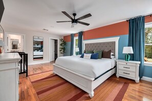 6 bedrooms, desk, iron/ironing board, travel cot