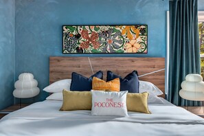6 Schlafzimmer, Schreibtisch, Bügeleisen/Bügelbrett, Reisekinderbett