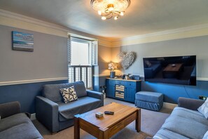 TV - Kelvin House (Cawsand)