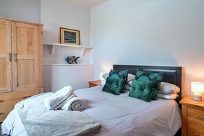 3 bedrooms, free WiFi, bed sheets - Roselric (Kingsand)