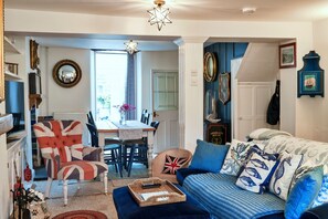 TV, fireplace - Sunnyside (Kingsand)