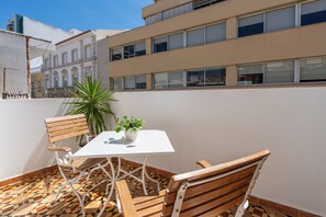 Outdoor dining - Casa Bella (Faro)