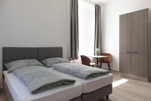 Blackout drapes, soundproofing, free WiFi, bed sheets - Haus Viasana (Bad Ischl)