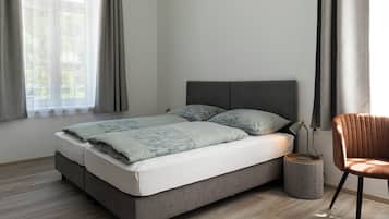 Blackout drapes, free WiFi, bed sheets