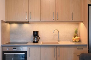 Apartment, 1 Bedroom, City View | Private kitchen | Full-size fridge, oven, stovetop, coffee/tea maker