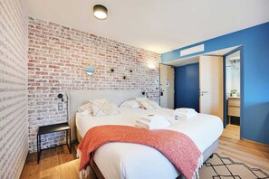 1 habitación, tabla de planchar con plancha, wifi gratis y ropa de cama 