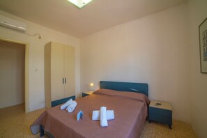 Family Villa, Multiple Bedrooms (Giulia Apartment 1 on Seaside) | 6 bedrooms, WiFi, bed sheets