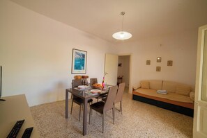 패밀리 빌라, 침실 여러 개 (Giulia Apartment 1 on Seaside) | 다이닝