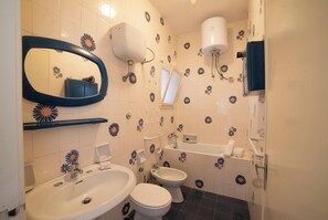 Family Villa, Multiple Bedrooms, 2 Bathrooms (Villa Giulia Sea View) | Bathroom