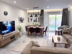 Appartement, 3 slaapkamers, roken, terras | Woonkamer