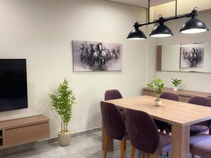 Appartamento, 3 camere da letto, fumatori, patio | Sala da pranzo