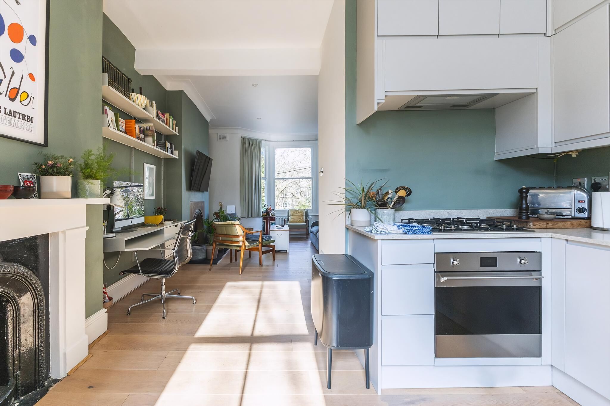 Apartment (Leafy & Stylish Brixton Retreat) | Private kitchen