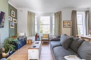 Apartment (Leafy & Stylish Brixton Retreat) | Living room