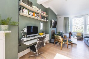 아파트 (Leafy & Stylish Brixton Retreat) | 거실