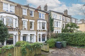 Exterior - Leafy & Stylish Brixton Retreat (London)