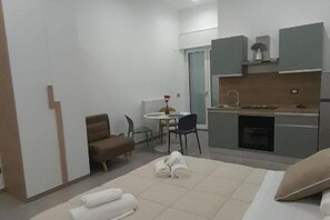 1 habitación, wifi y ropa de cama