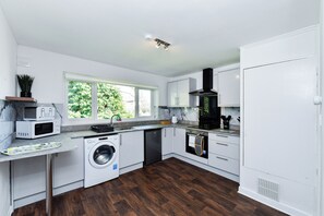 Apartment, 2 Bedrooms | Private kitchen - Park View Nest (Nottingham)