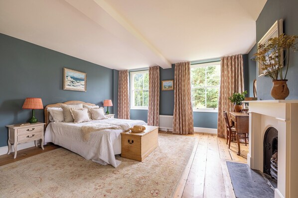 4 bedrooms, individually decorated, individually furnished, free WiFi - The Old Vicarage (Merriott)